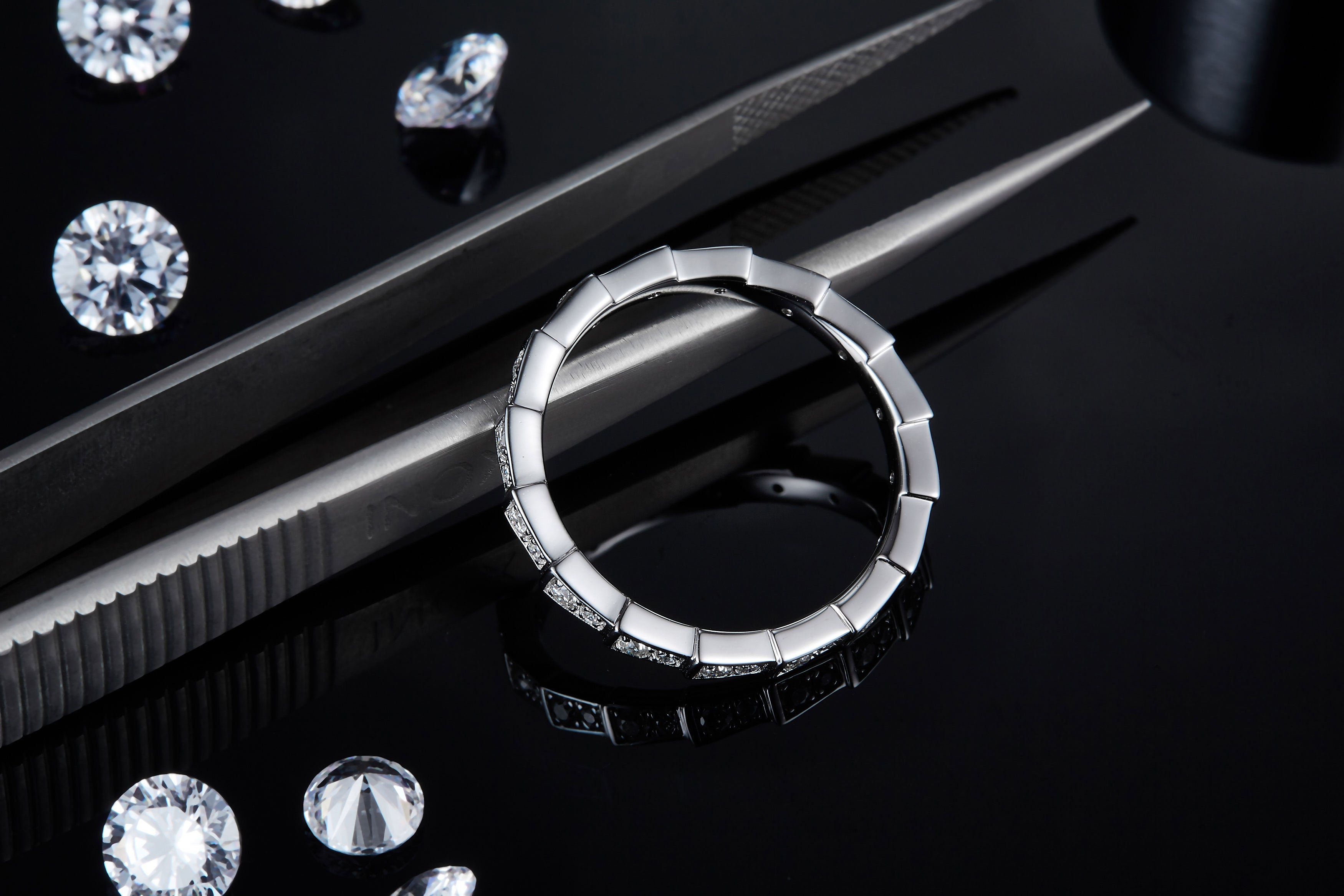 Segment Glow Moissanite Band Ring
