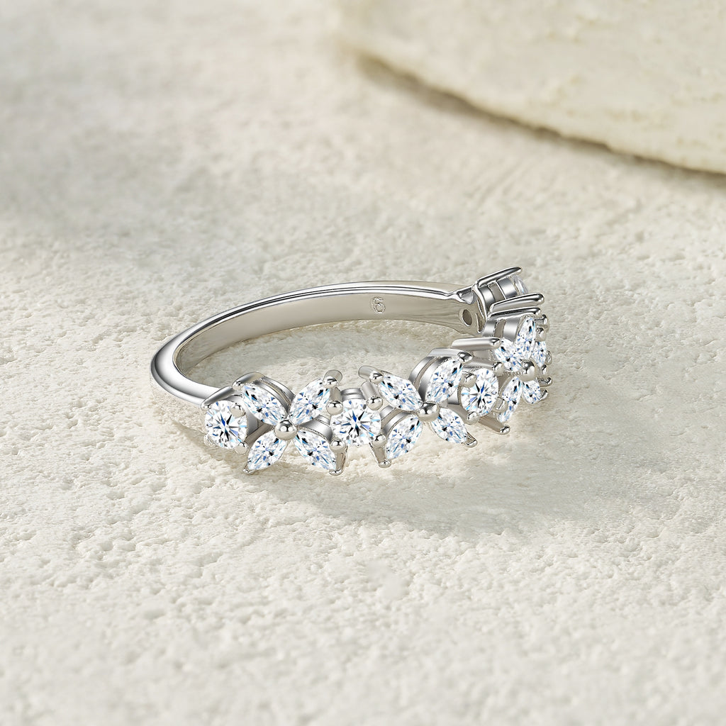 Lucky Leaf Moissanite Ring