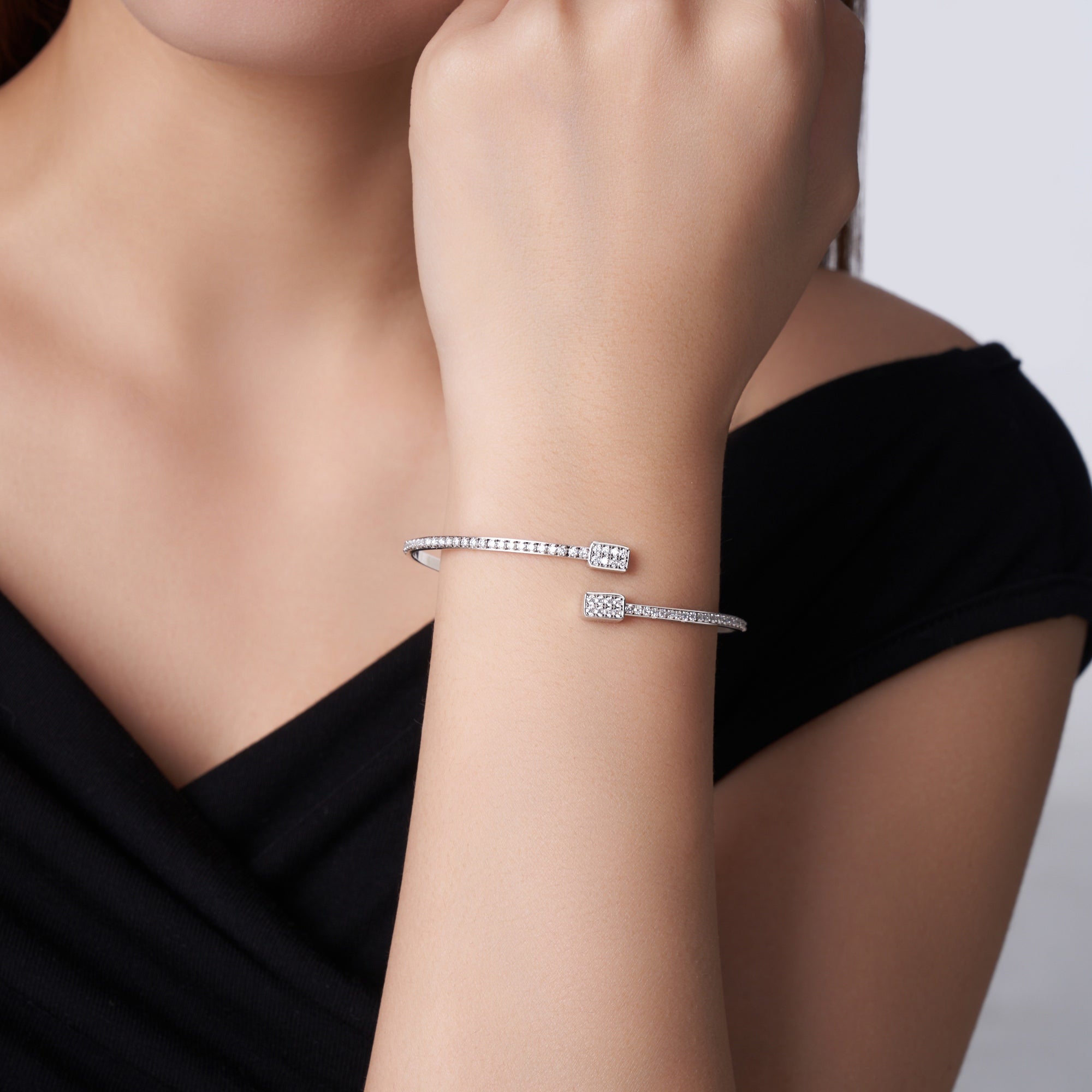 Elegance Edge Moissanite Bangle