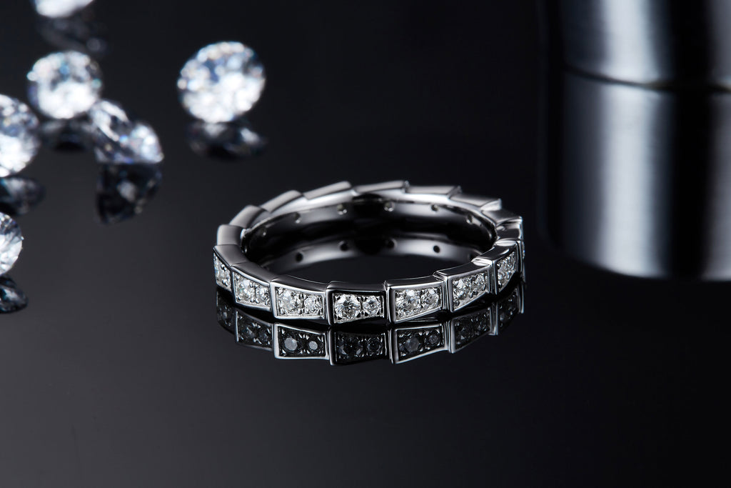 Segment Glow Moissanite Band Ring