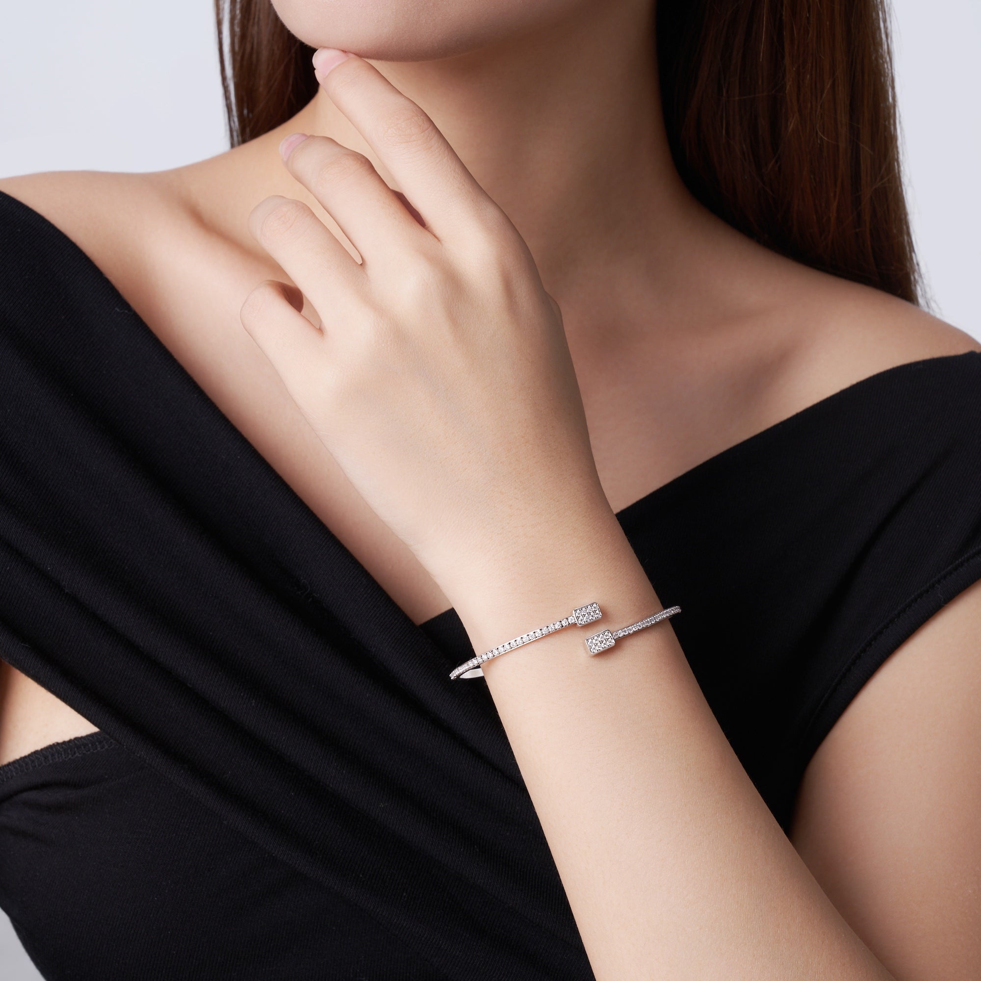 Elegance Edge Moissanite Bangle
